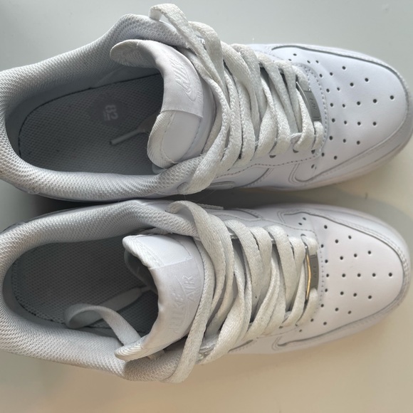 Air Forces - Picture 5 of 6